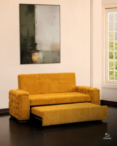 نمای جانبی مبل تخت خوابشو دو نفره ریلی مدل ۱۴۰ در حالت نشیمن با طراحی دسته چستر و لمسه‌دوزی کلاسیک