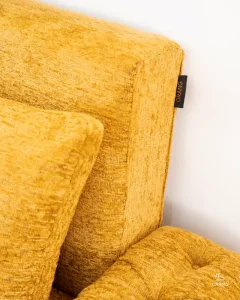 کلوزآپ بافت پارچه رایان استفاده‌شده در مبل تخت خوابشو ریلی دونفره با سطح نرم، لطیف و مقاوم در برابر سایش و لک